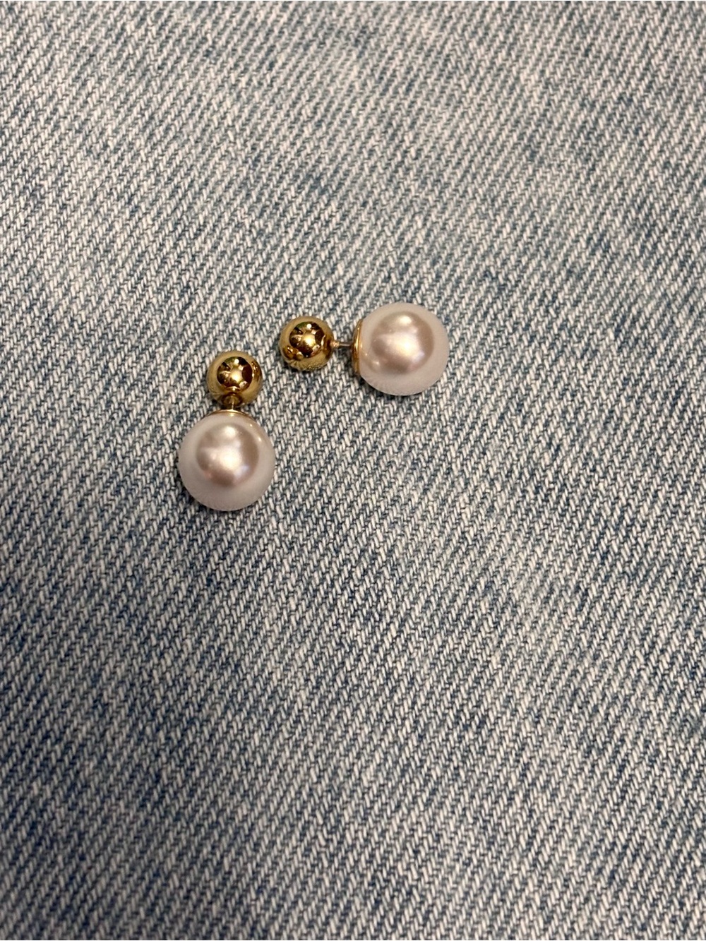 Pearl stud earrings with gold comfort backing